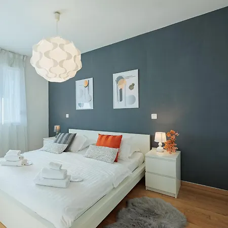 Golden Tulip Apartment *
