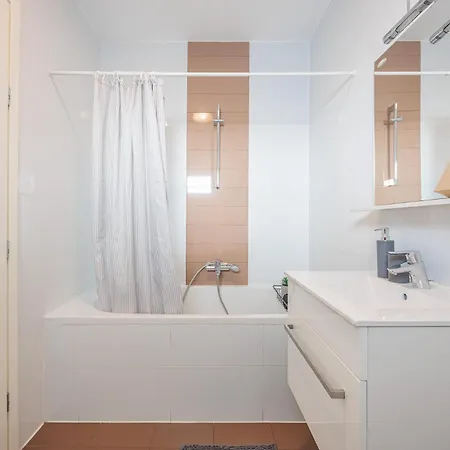 Golden Tulip Apartment *